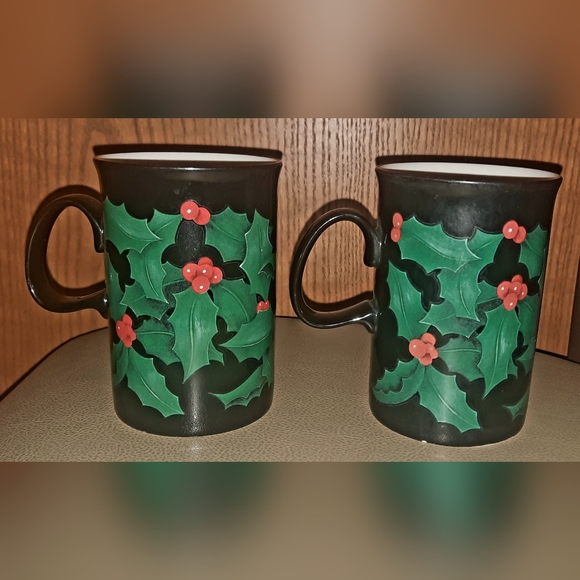 Dunoon stoneware holly mugs - Picture 4 of 8